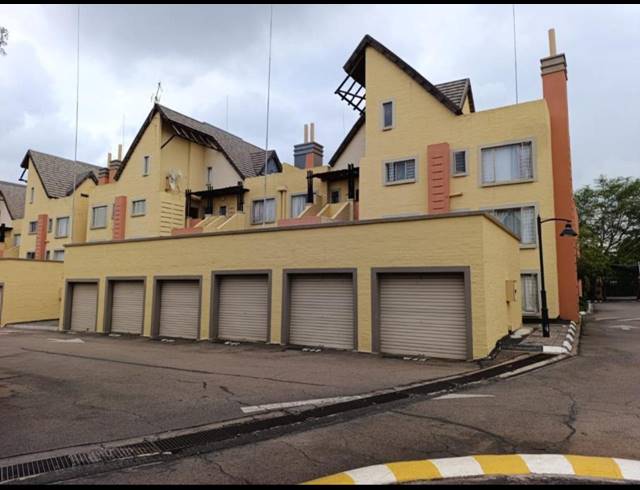 3 BEDROOM APARTMENT RENTED IN CLUBVIEW